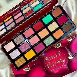 Too Faced 🍎 Appley in Love 18-pan Palette 🍏